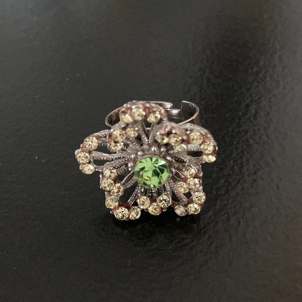 Green flower ring
